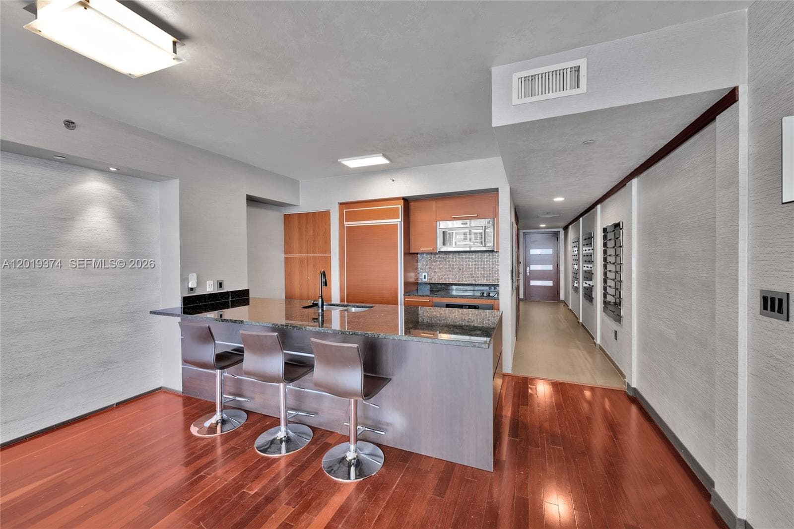 1830 Ocean Dr 2705 photo 3