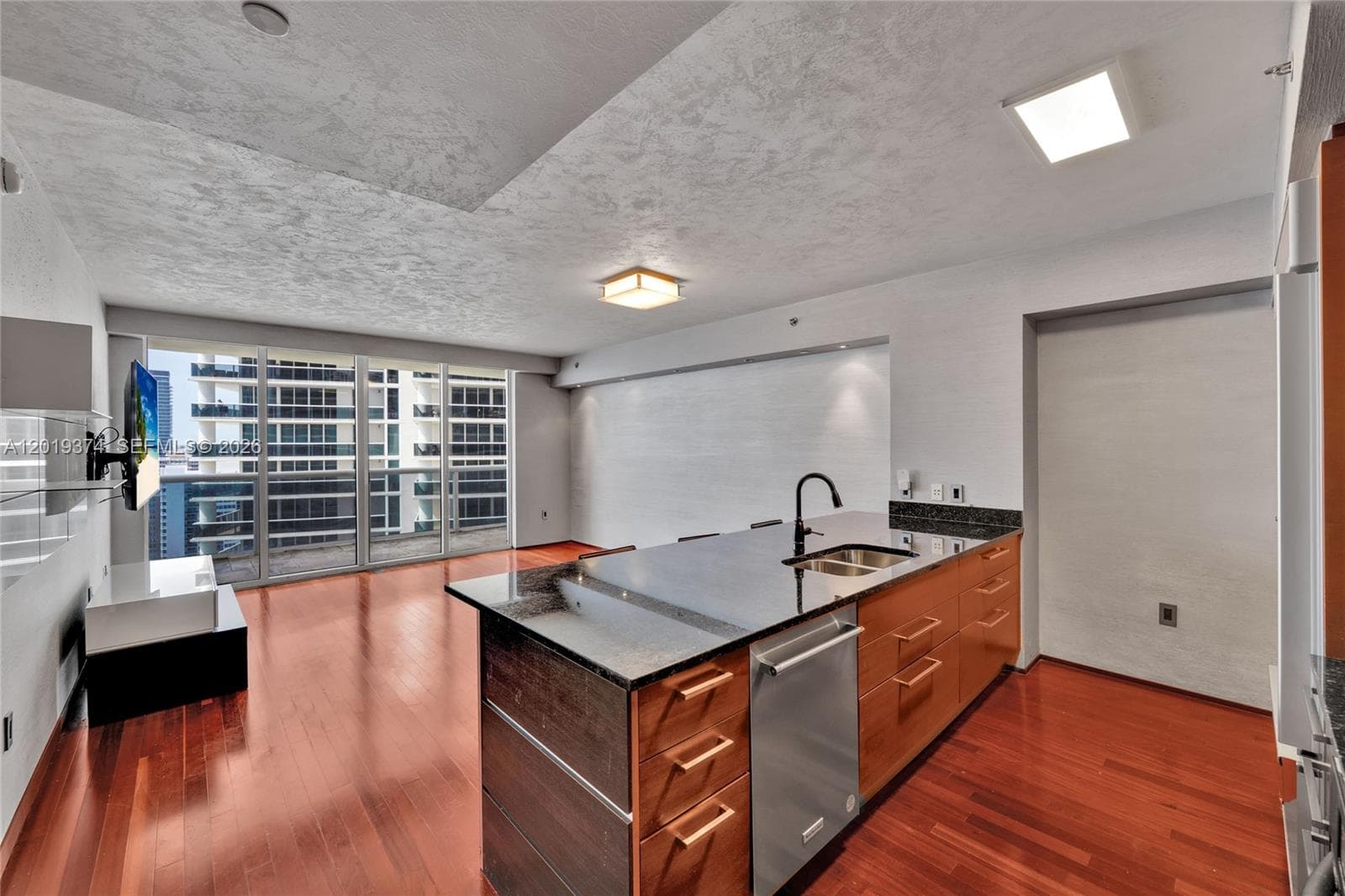 1830 Ocean Dr 2705 photo 5