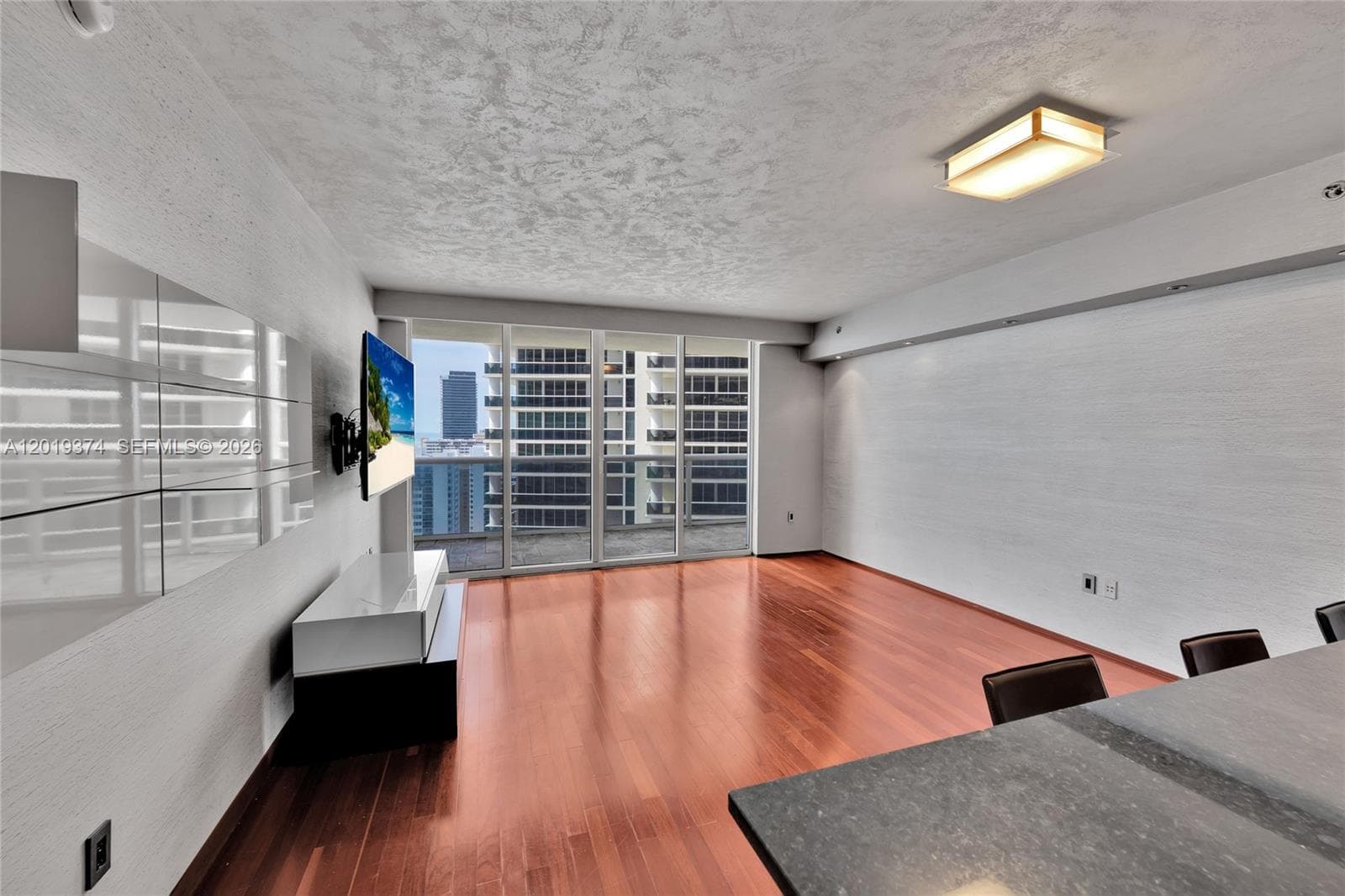 1830 Ocean Dr 2705 photo 4