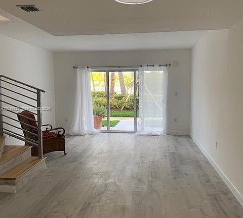 881 Ocean Dr TH11 photo 2