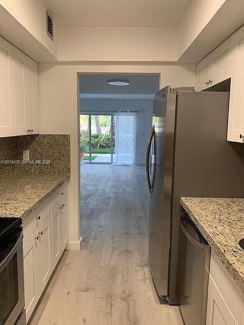 881 Ocean Dr TH11 photo 7