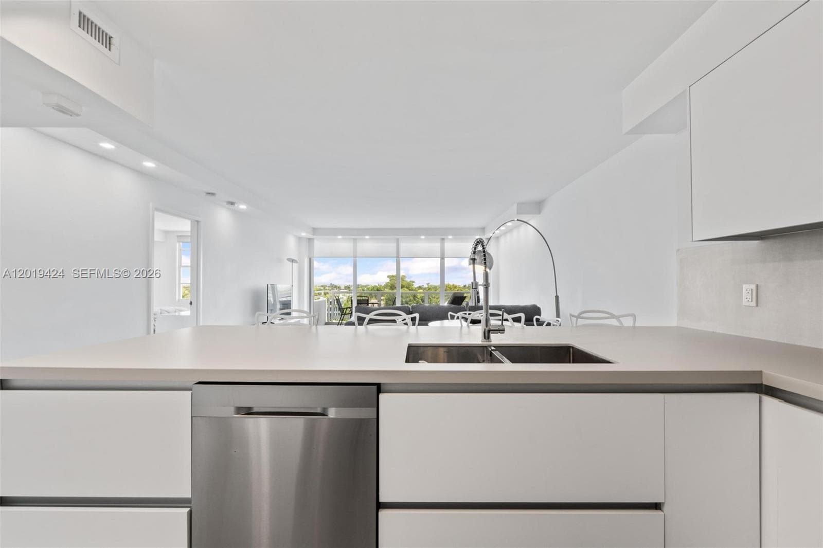5700 Collins Ave 7J photo 9