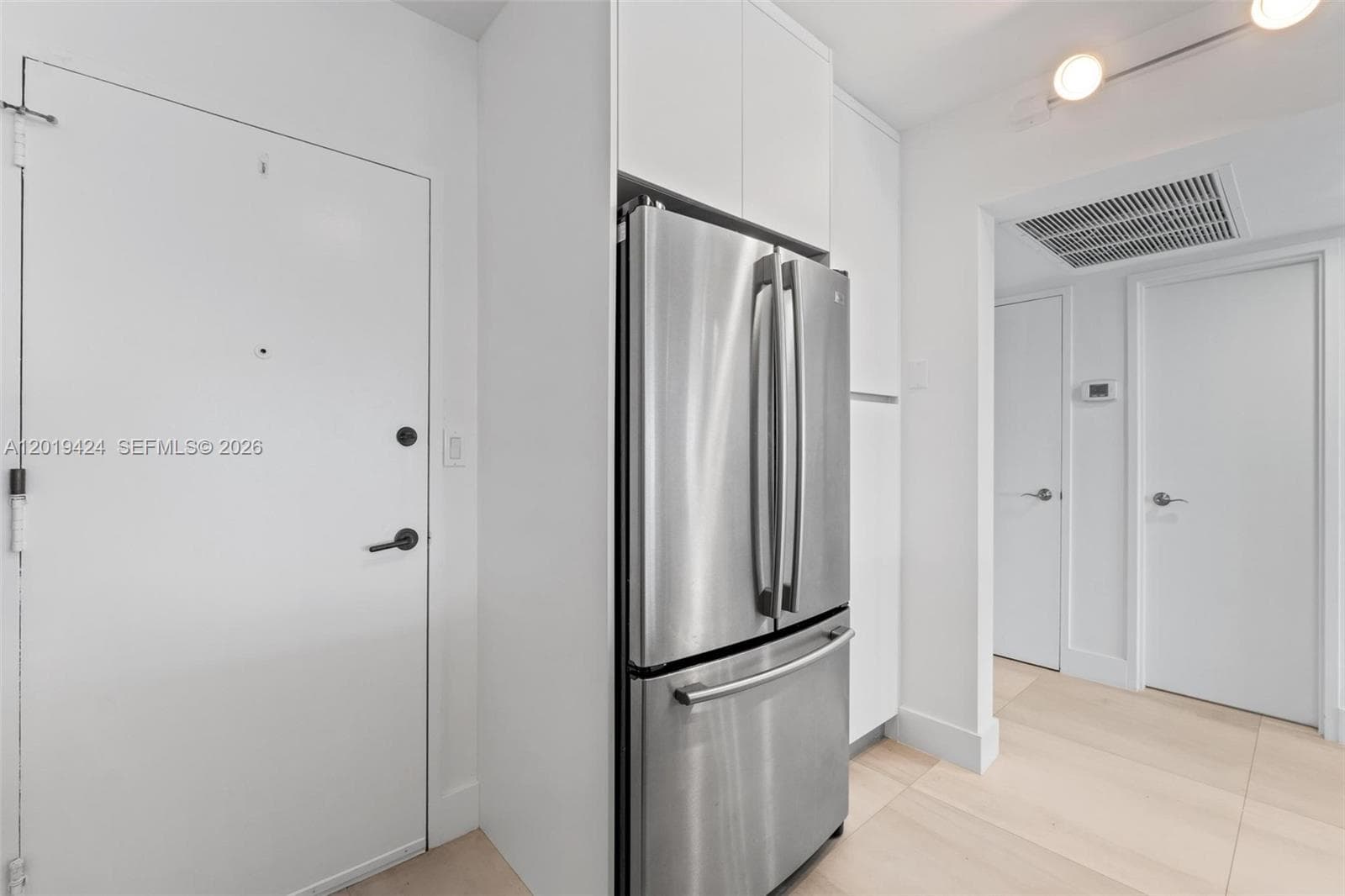 5700 Collins Ave 7J photo 10