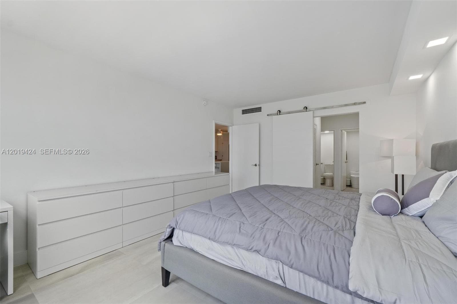 5700 Collins Ave 7J photo 18