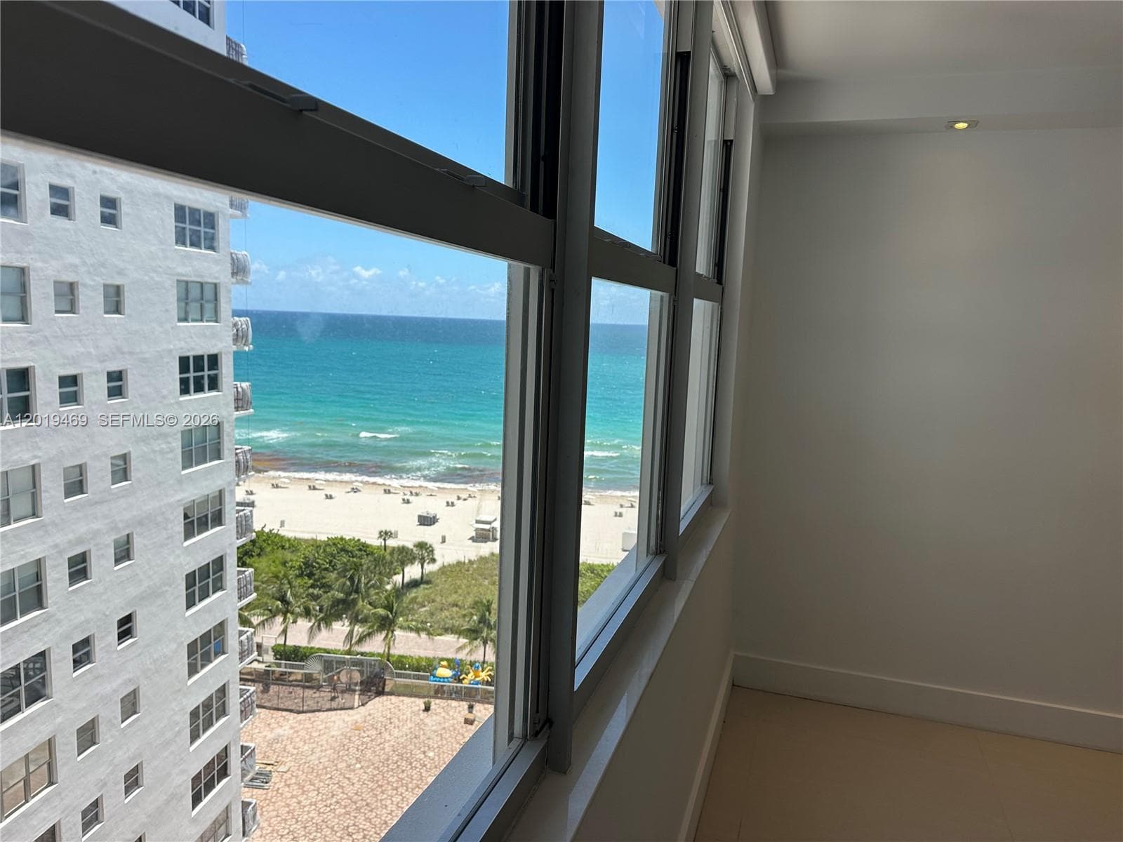 6039 Collins Ave 1221 photo 2