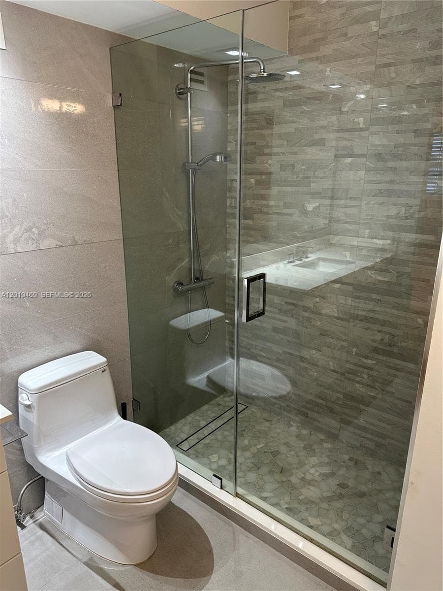 6039 Collins Ave 1221 photo 13