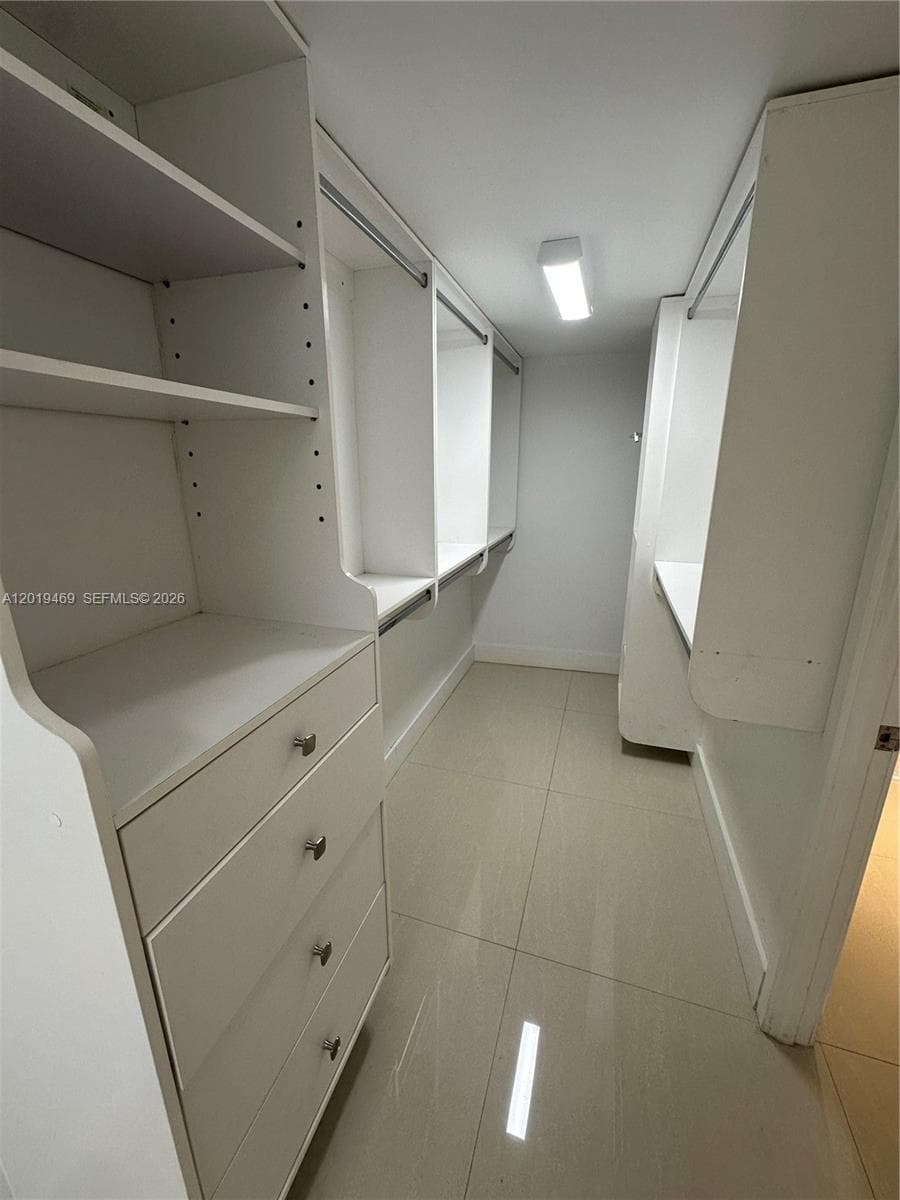 6039 Collins Ave 1221 photo 17