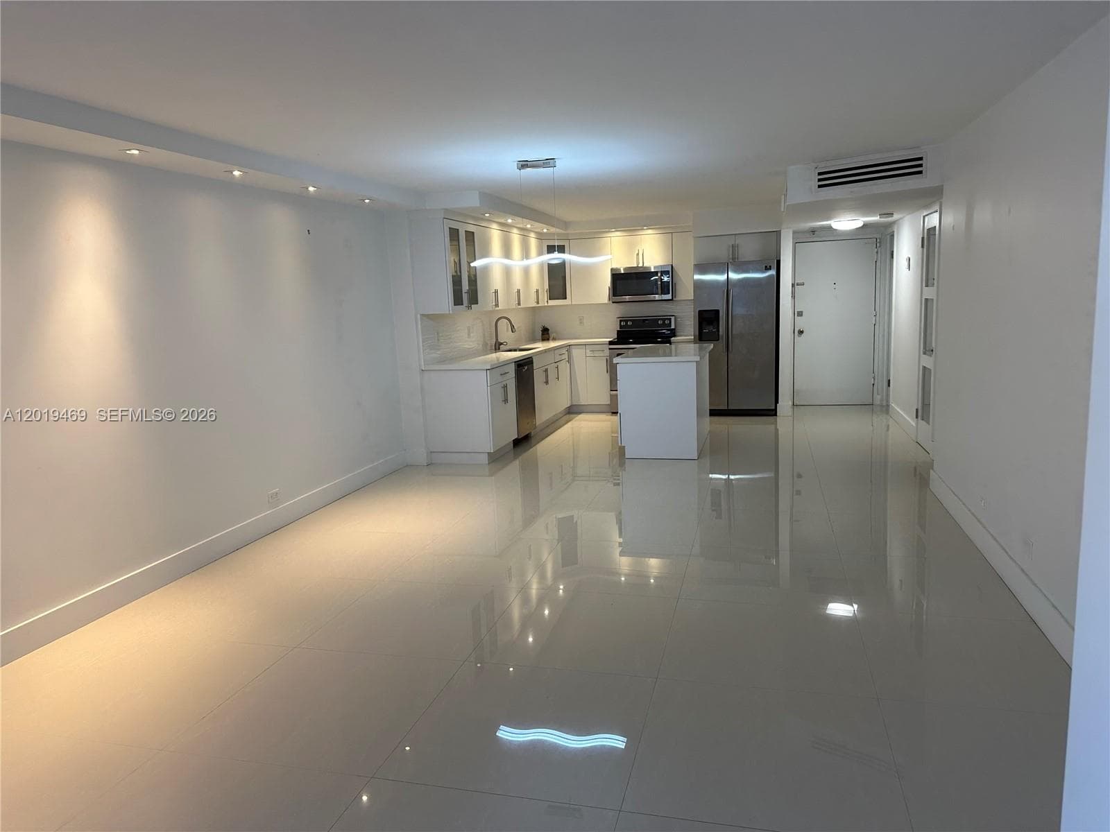 6039 Collins Ave 1221 photo 16