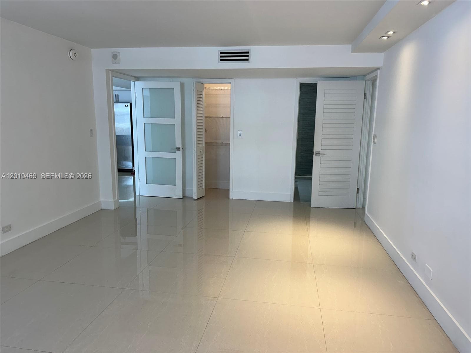 6039 Collins Ave 1221 photo 7