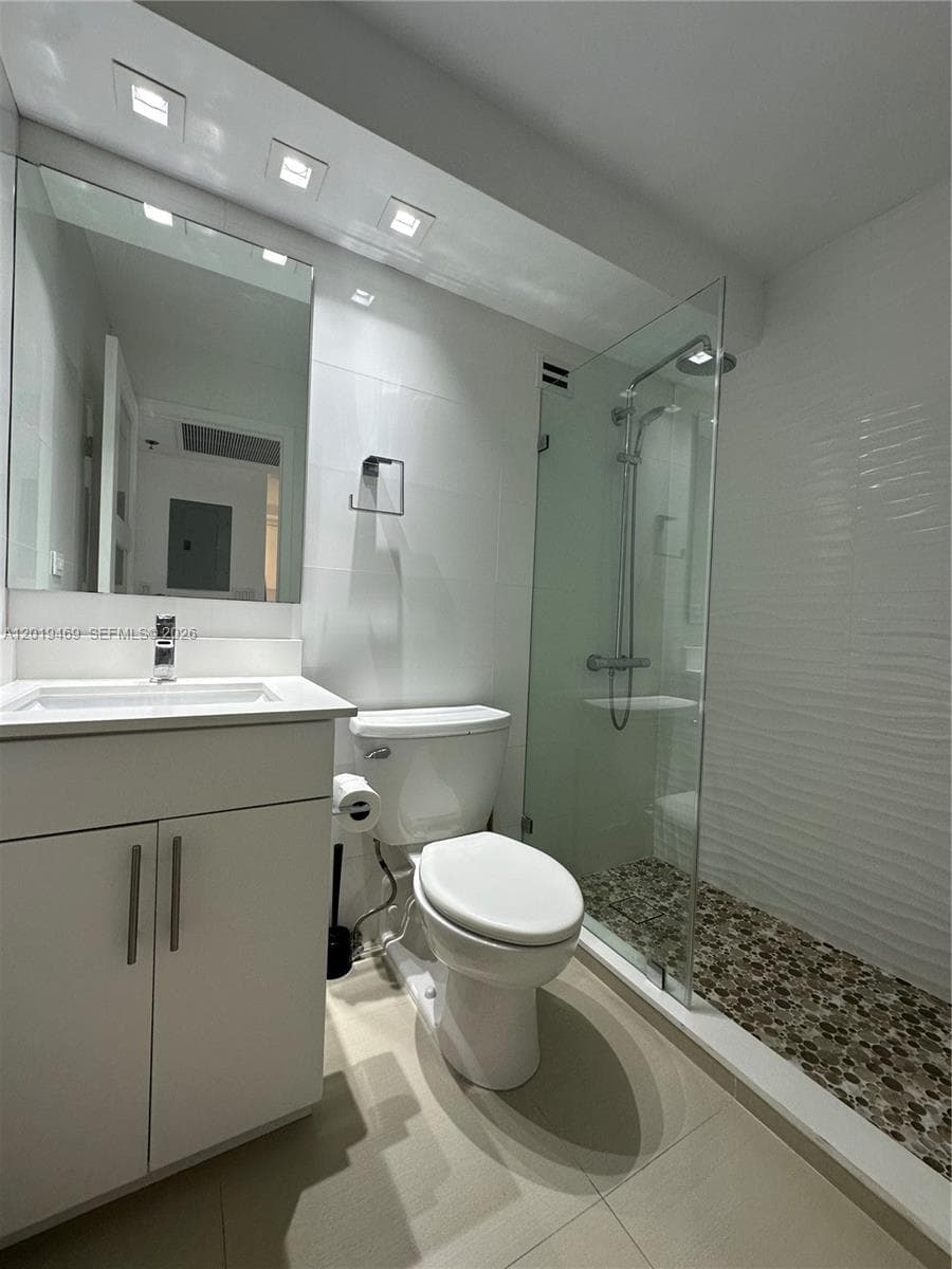 6039 Collins Ave 1221 photo 9