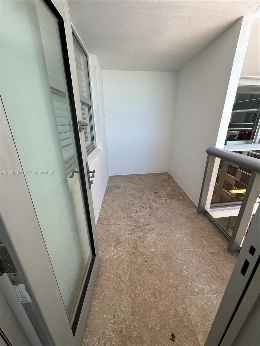 6039 Collins Ave 1221 photo 18