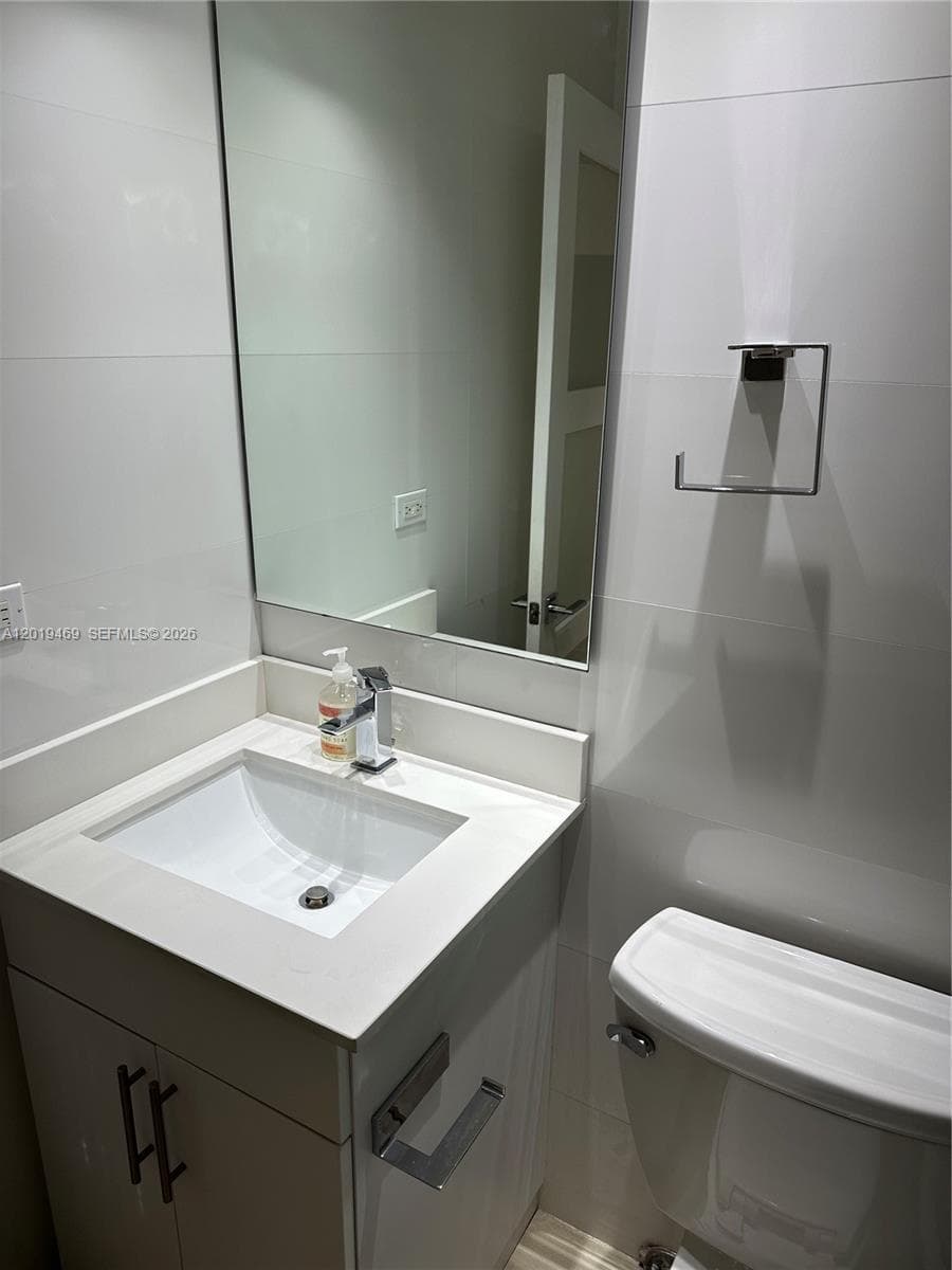6039 Collins Ave 1221 photo 11