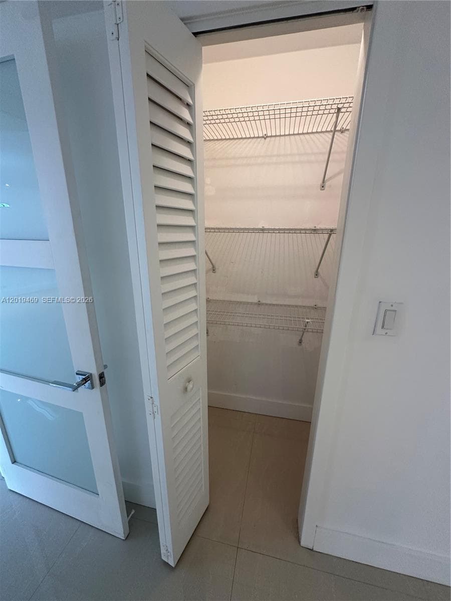 6039 Collins Ave 1221 photo 19