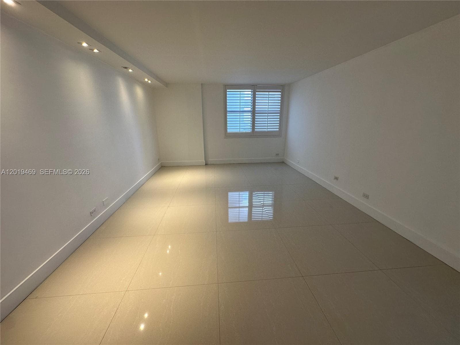 6039 Collins Ave 1221 photo 8