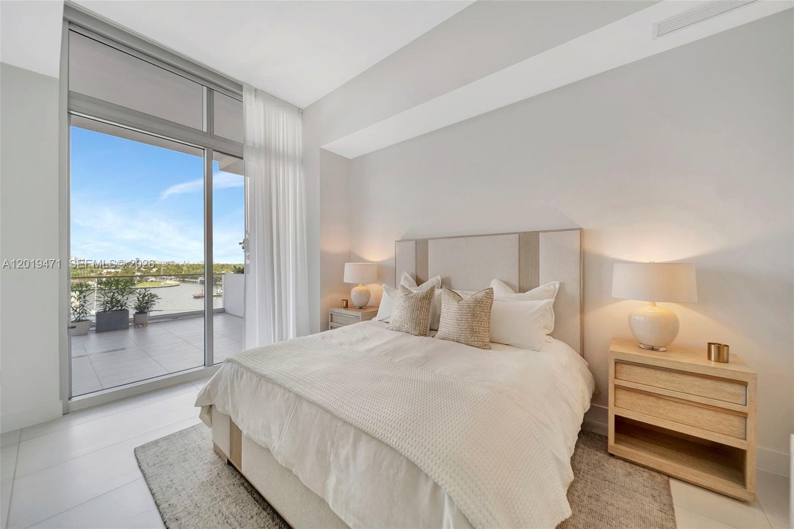 153 Seabreeze 403 photo 22