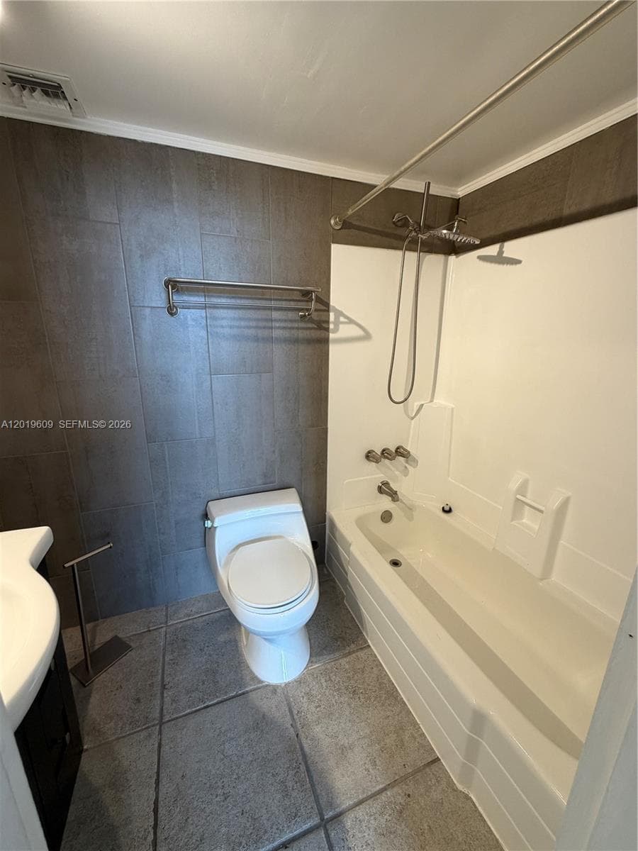 2350 135th St 1110 photo 16