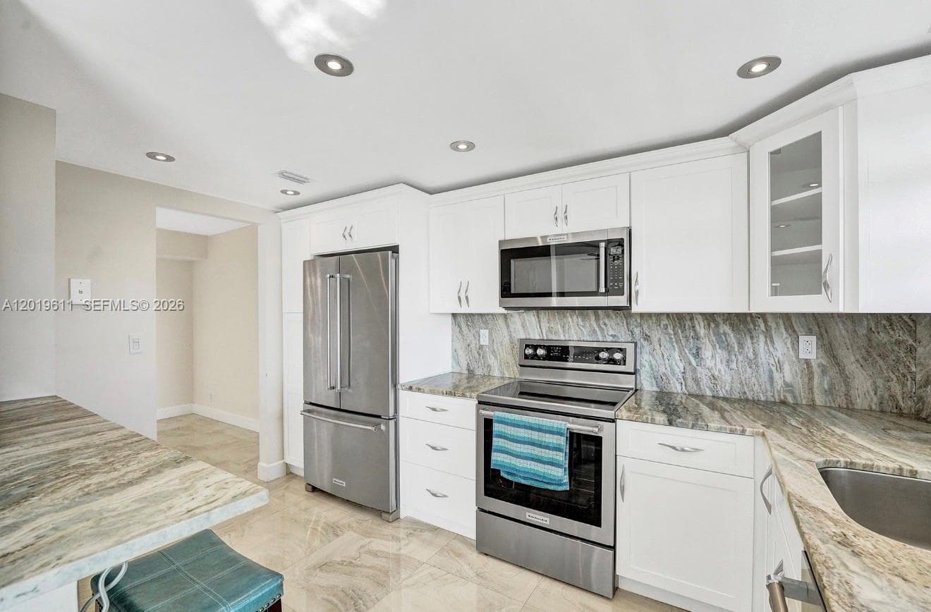 137 Golden Isles Dr 1006 photo 7