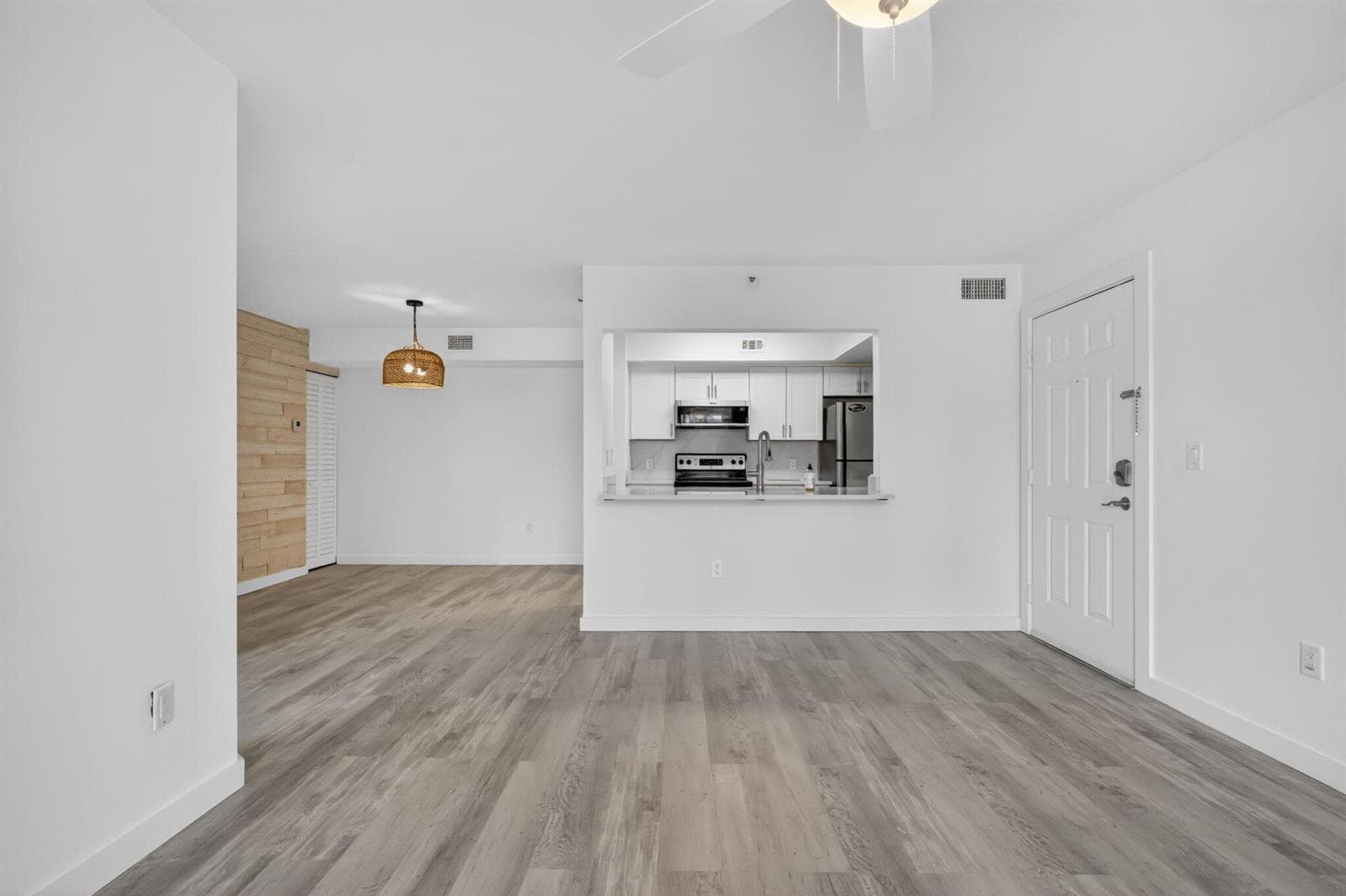 103 Yacht Club Way 205 photo 8
