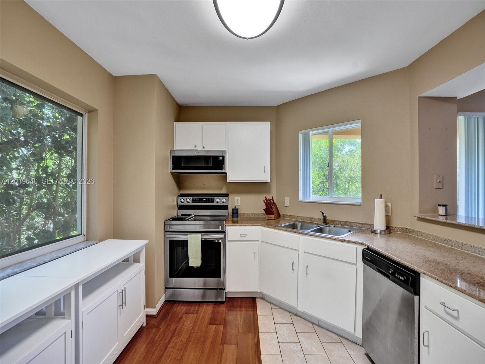 300 Scotia Dr 206 photo 23