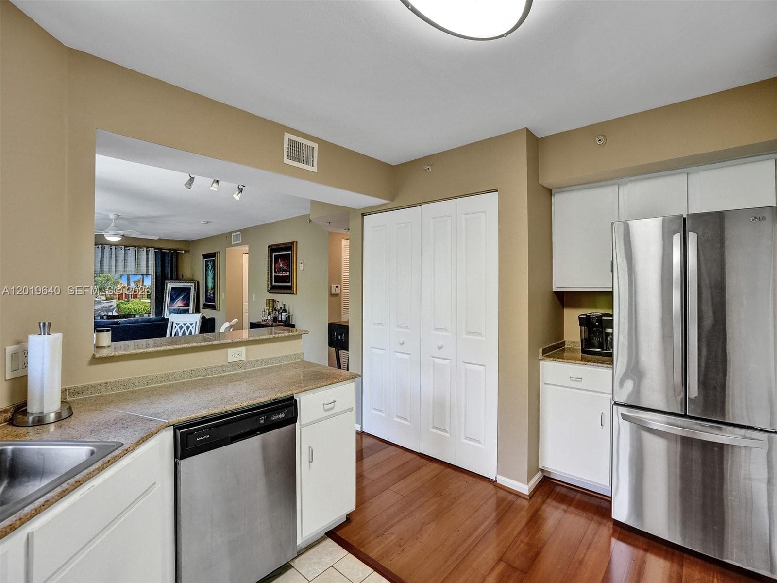 300 Scotia Dr 206 photo 22