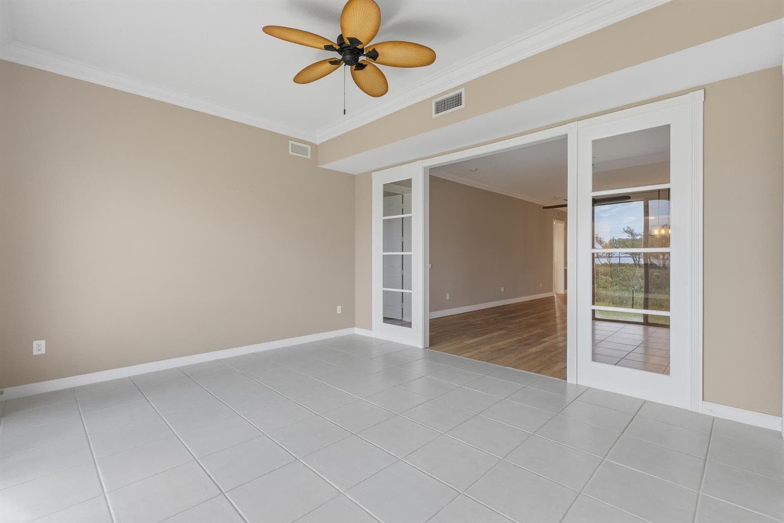 24 Harbour Isle Drive W 106 photo 17