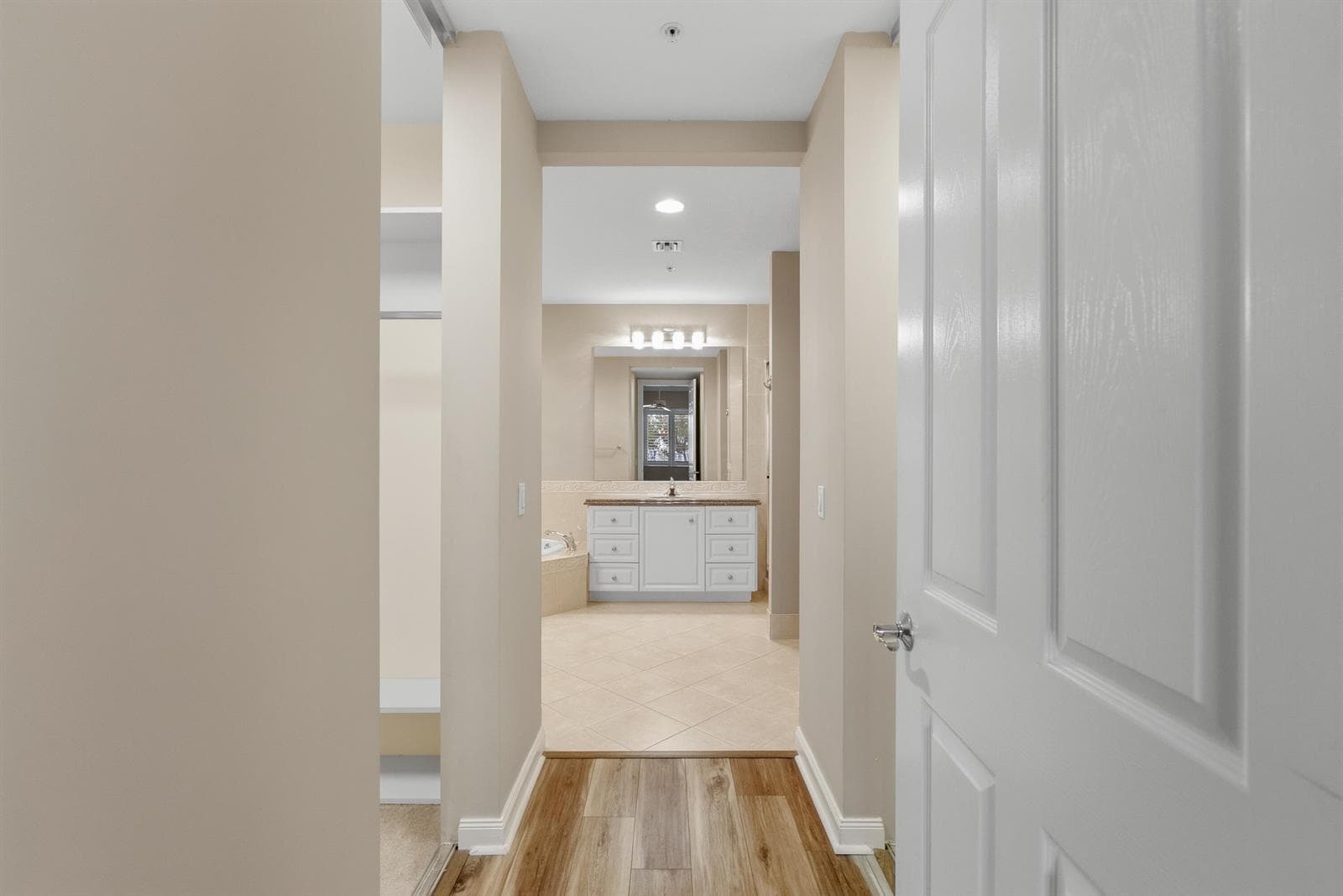 24 Harbour Isle Drive W 106 photo 22