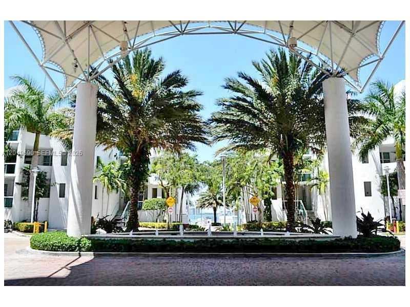 7900 Harbor Island Dr 1010 photo 2