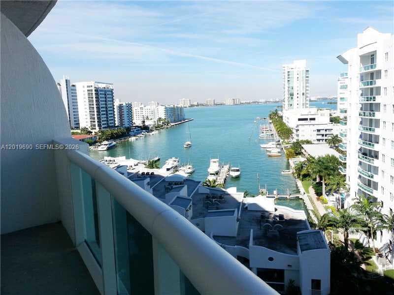 7900 Harbor Island Dr 1010 photo 1