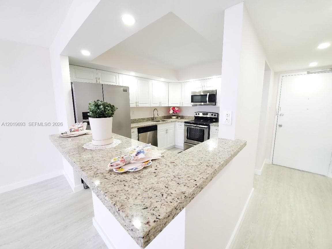 18011 Biscayne Blvd 503 photo 2