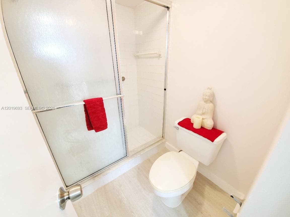 18011 Biscayne Blvd 503 photo 17
