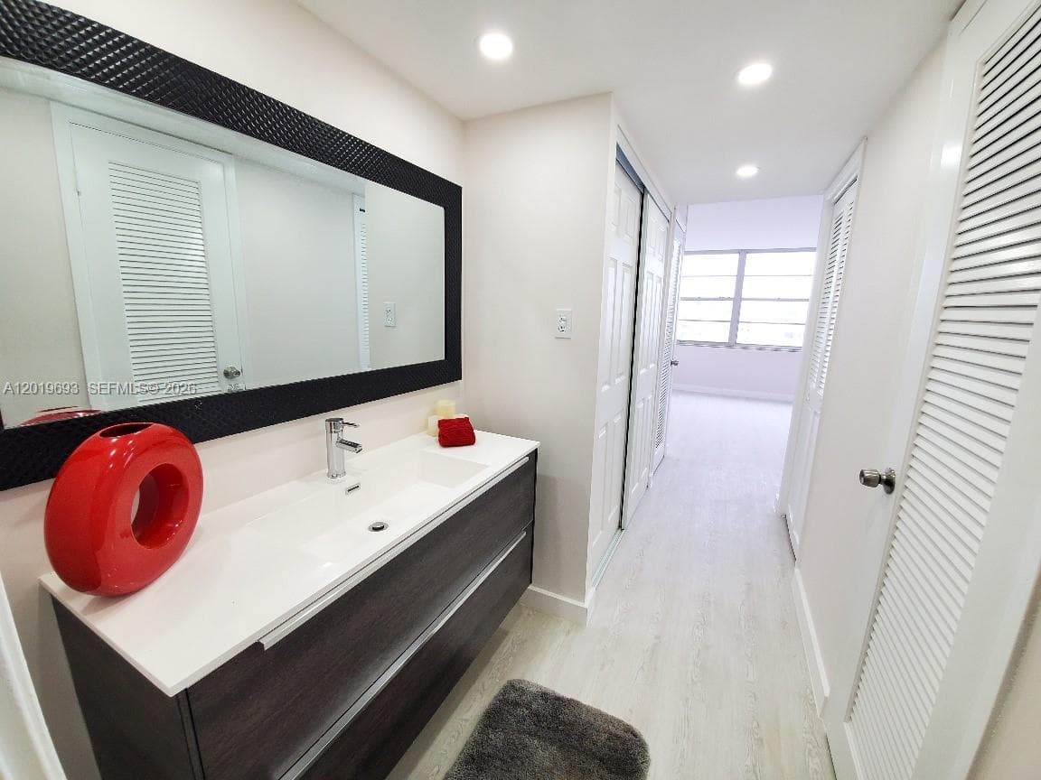 18011 Biscayne Blvd 503 photo 16