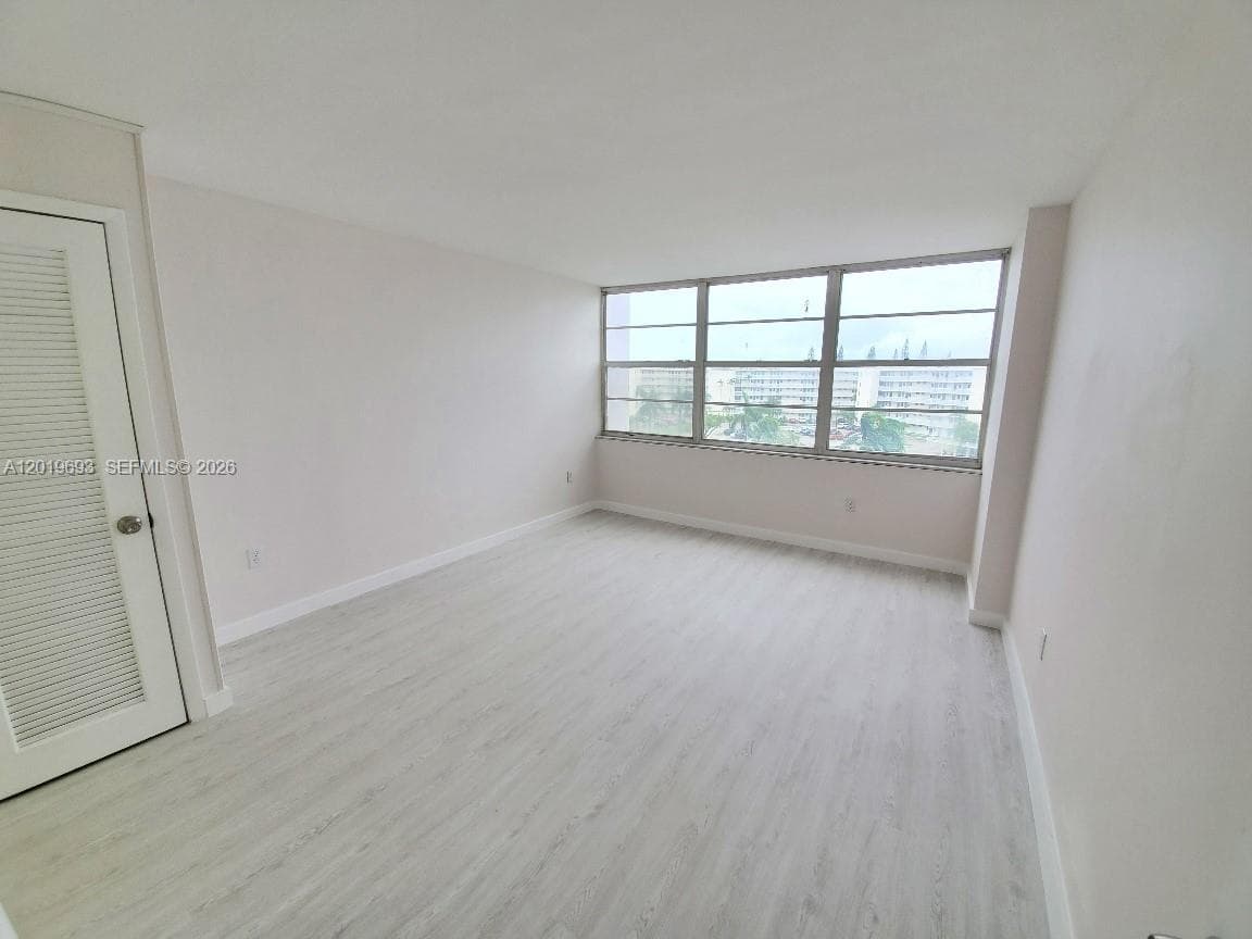 18011 Biscayne Blvd 503 photo 12