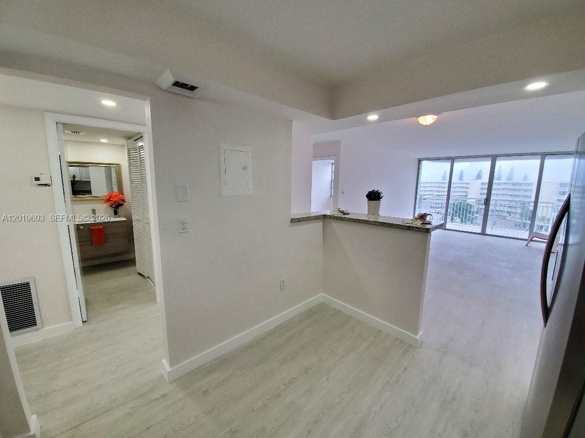 18011 Biscayne Blvd 503 photo 3