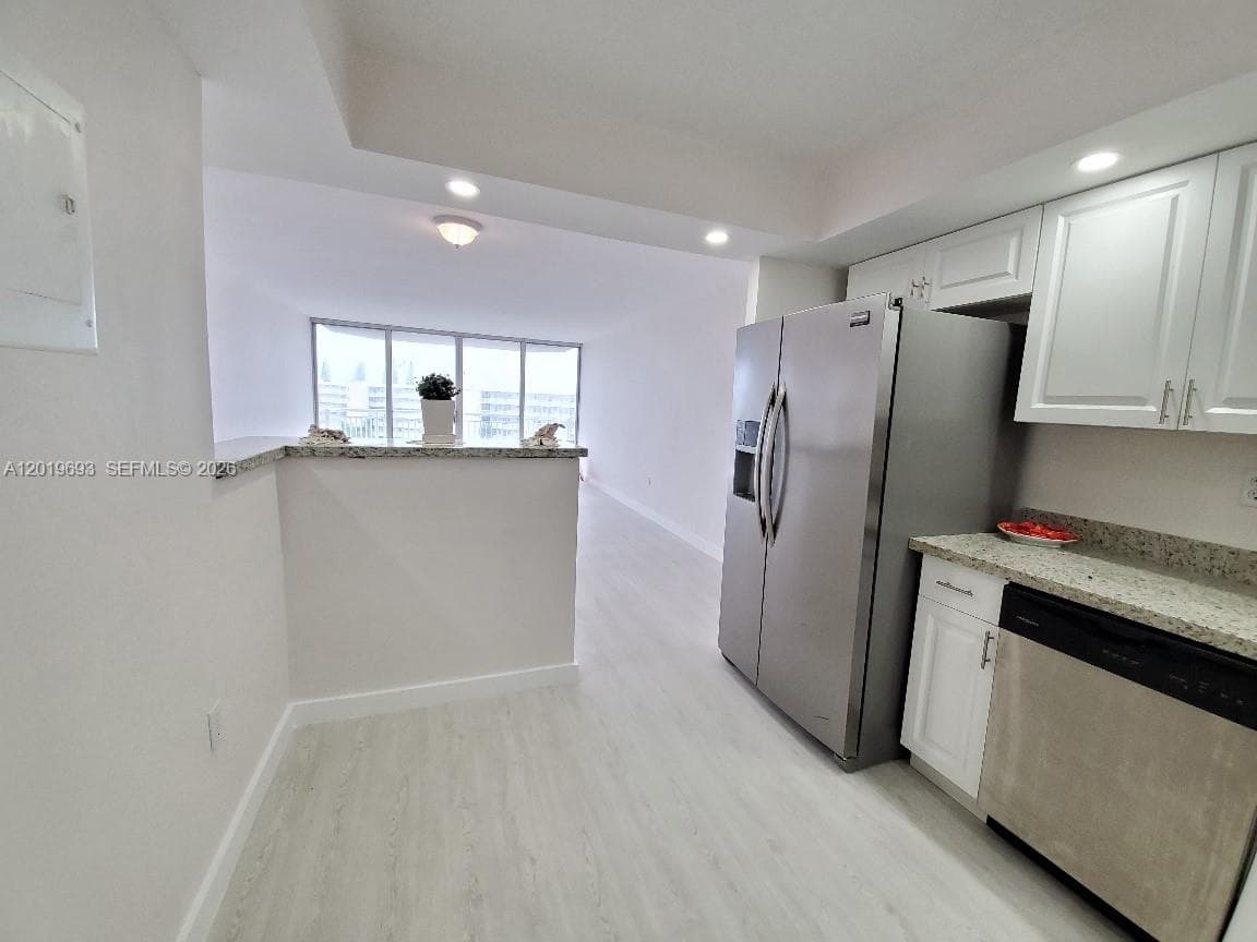 18011 Biscayne Blvd 503 photo 1