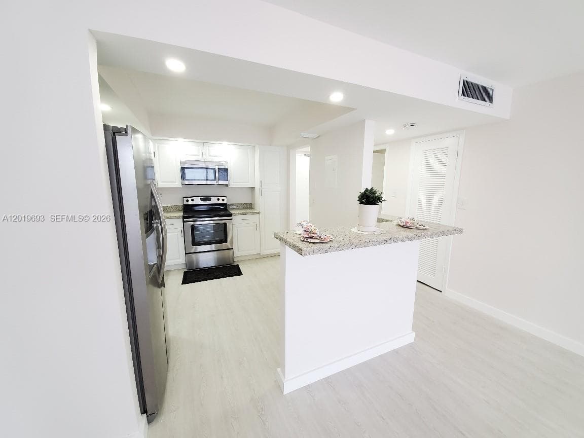 18011 Biscayne Blvd 503 photo 4