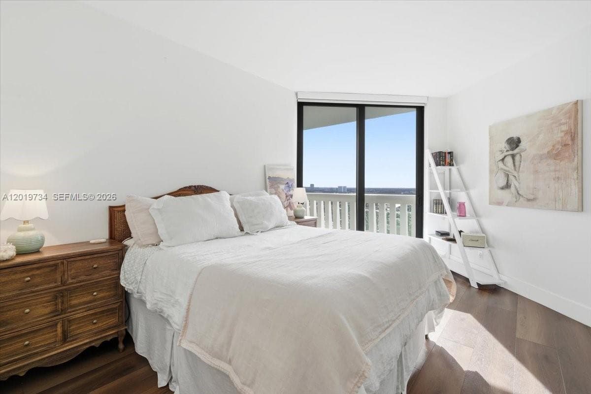 3000 Island Blvd 2802 photo 13