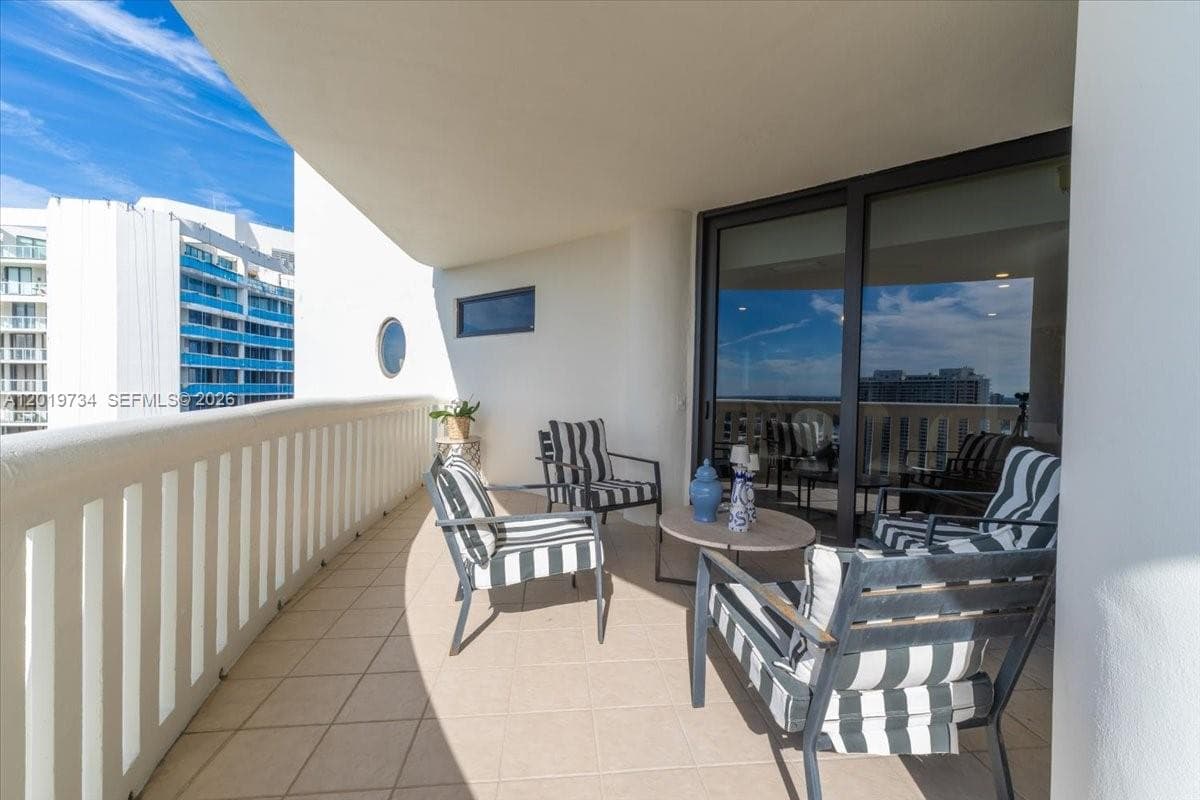 3000 Island Blvd 2802 photo 22