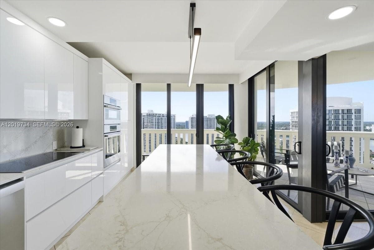 3000 Island Blvd 2802 photo 10
