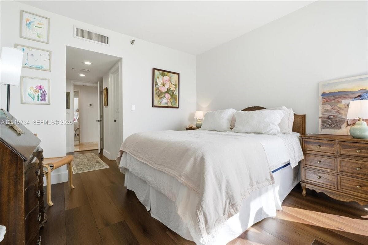 3000 Island Blvd 2802 photo 14