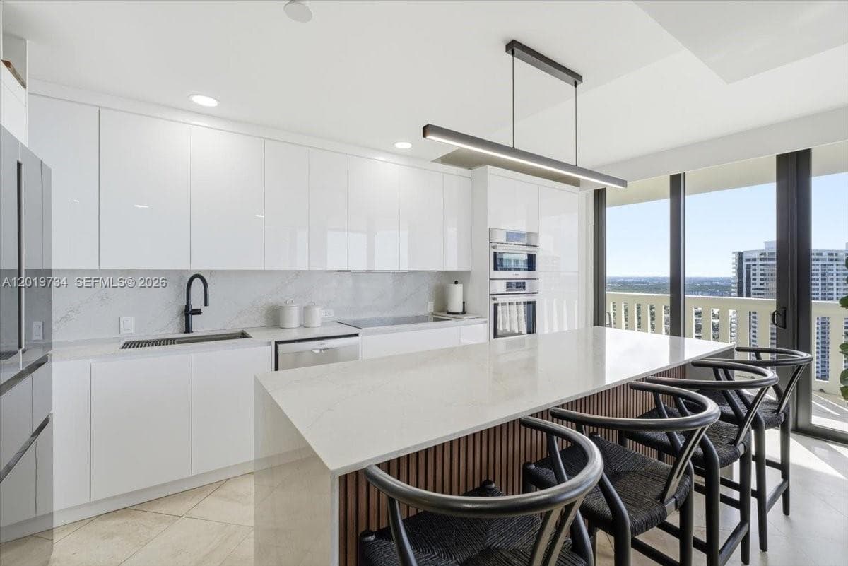 3000 Island Blvd 2802 photo 8