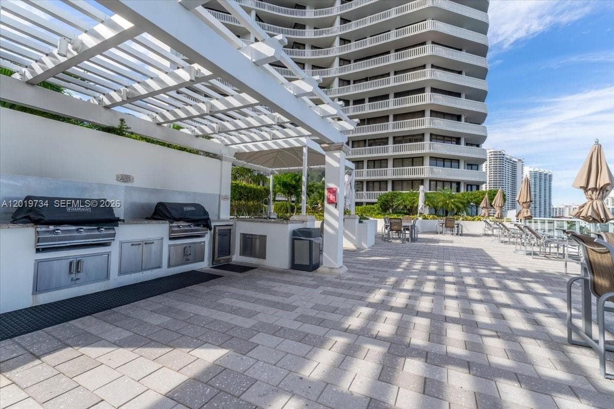 3000 Island Blvd 2802 photo 25