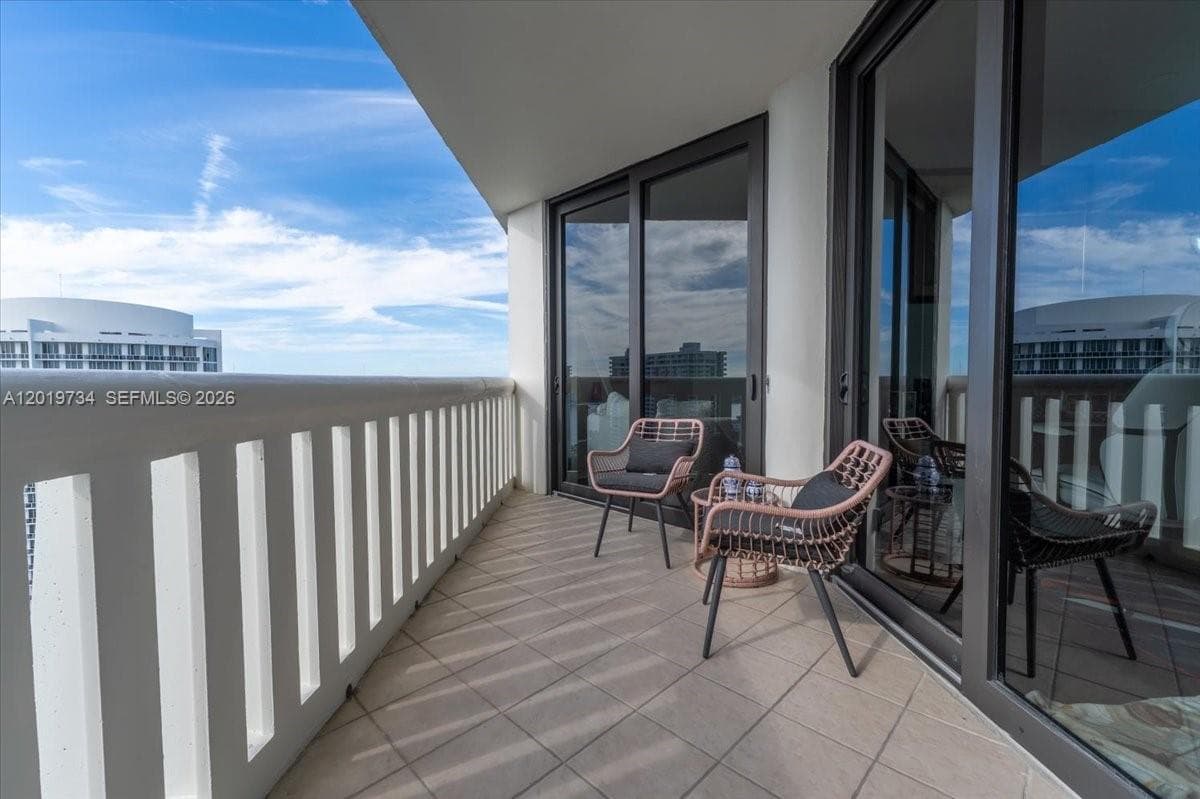 3000 Island Blvd 2802 photo 21