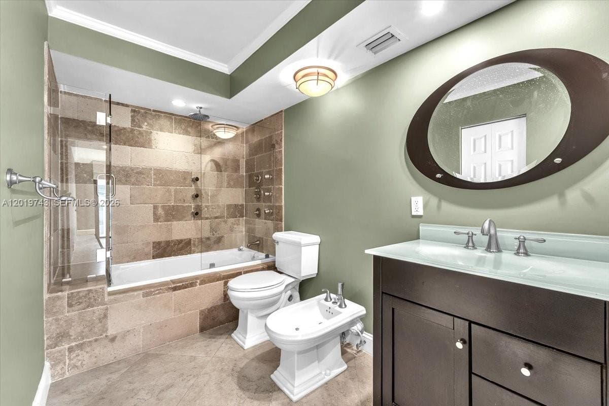 2401 Collins Ave 1807 photo 9