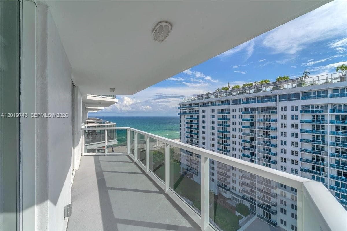 2401 Collins Ave 1807 photo 4