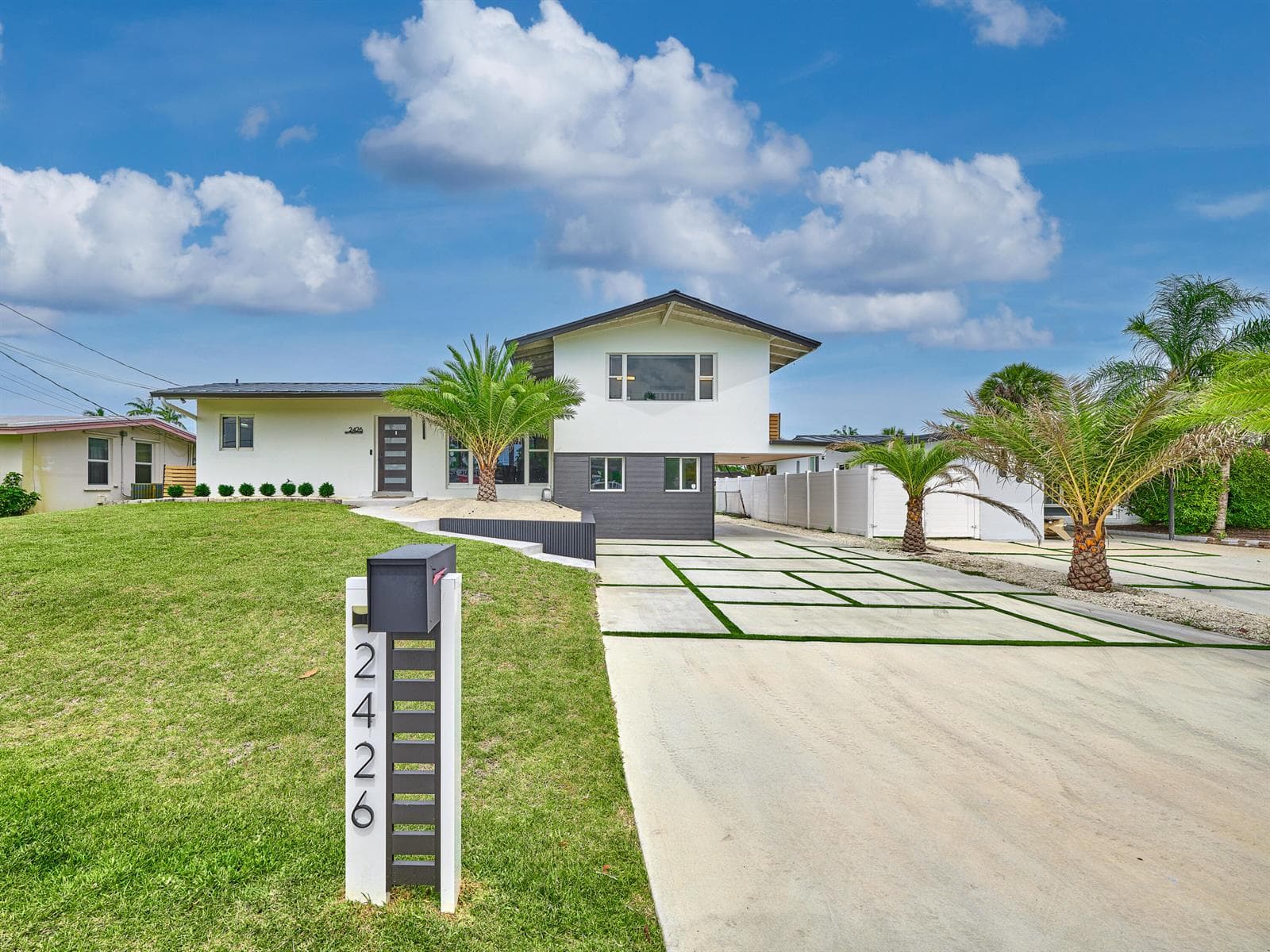 2426 Key Largo Lane photo 2