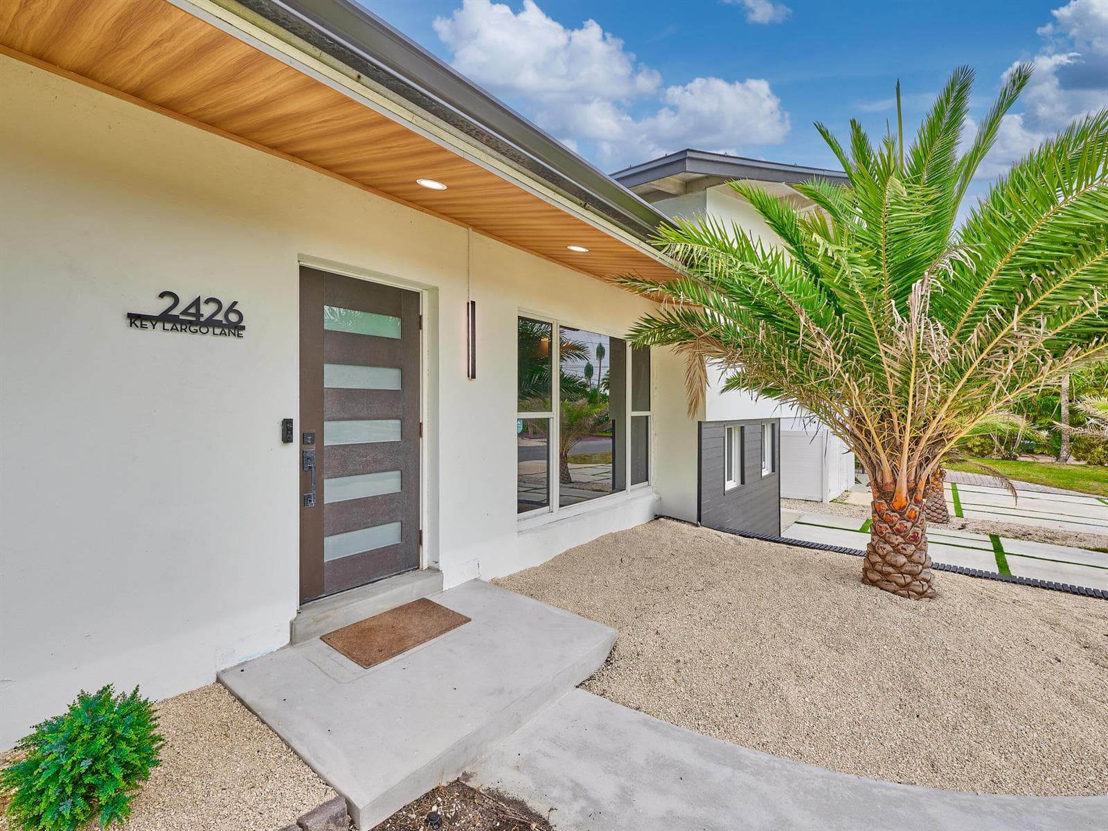 2426 Key Largo Lane photo 4