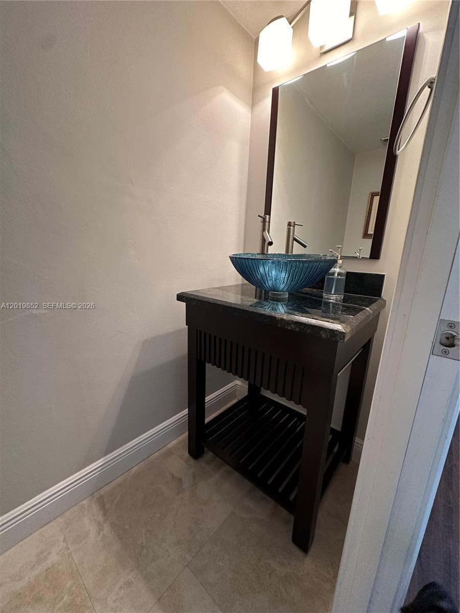6901 Edgewater Dr 317 photo 6