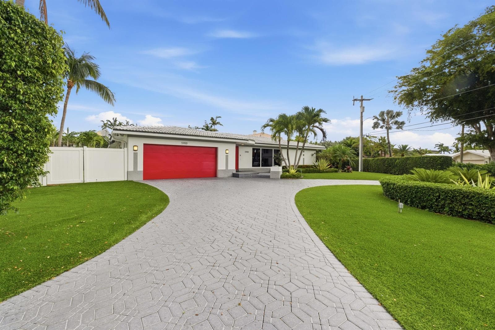 5900 Bayview Drive photo 2