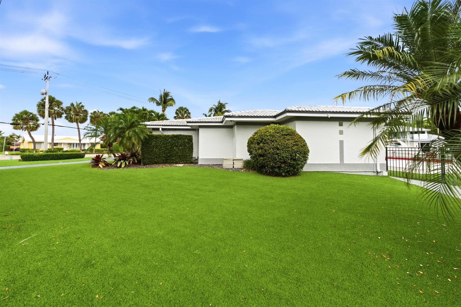 5900 Bayview Drive photo 5