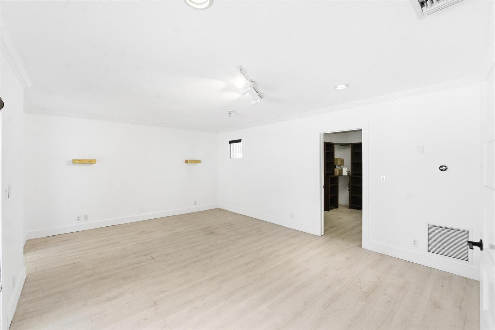 5900 Bayview Drive photo 24
